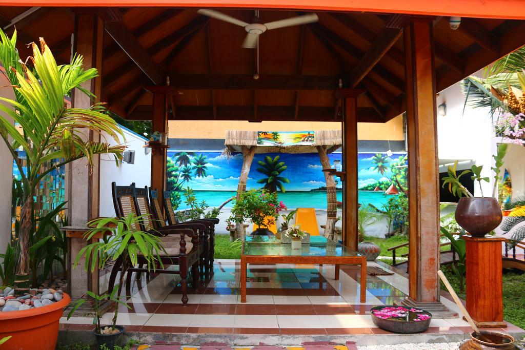 Natural Surf House Hostel Himmafushi Exterior photo